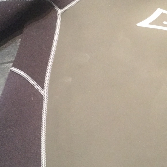 Wetsuit - Picture 3 of 8